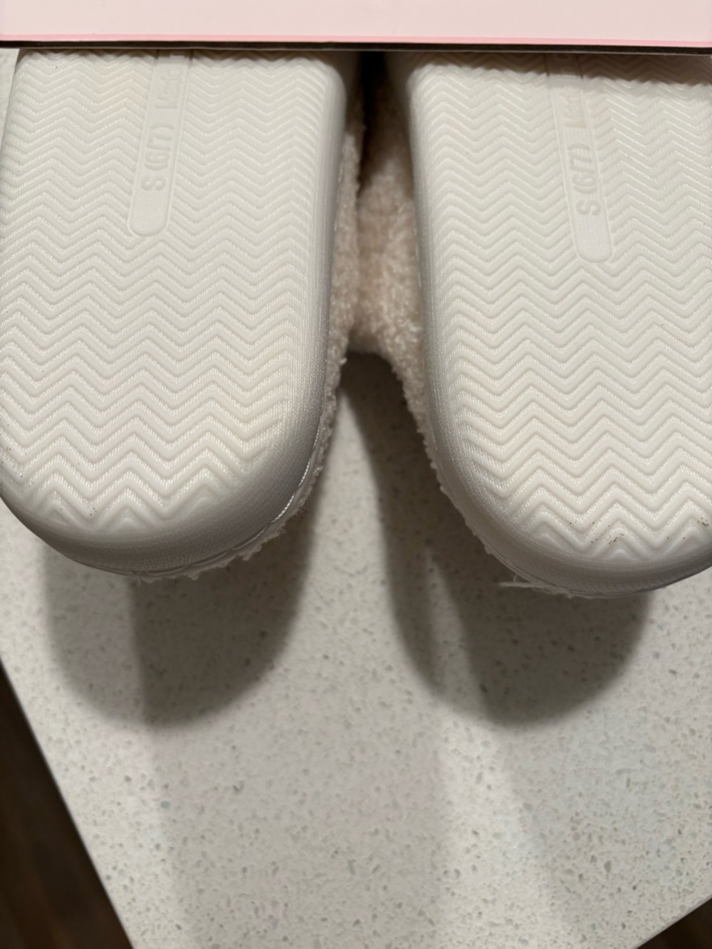 ๐บ Mellow & Mod Bow Slippers ๐ - Picture 3 of 4